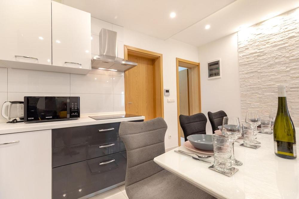 Luxury Apartment Aria Трогир Екстериор снимка