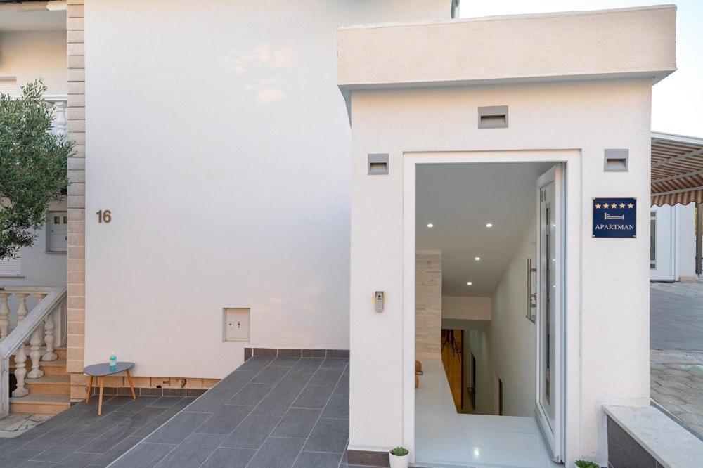 Luxury Apartment Aria Трогир Екстериор снимка