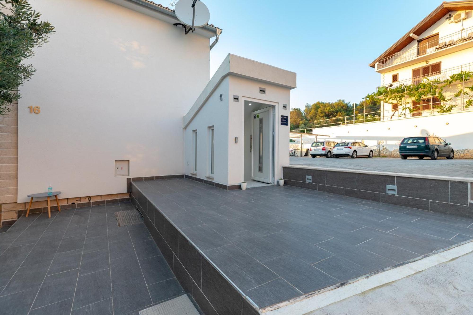 Luxury Apartment Aria Трогир Екстериор снимка